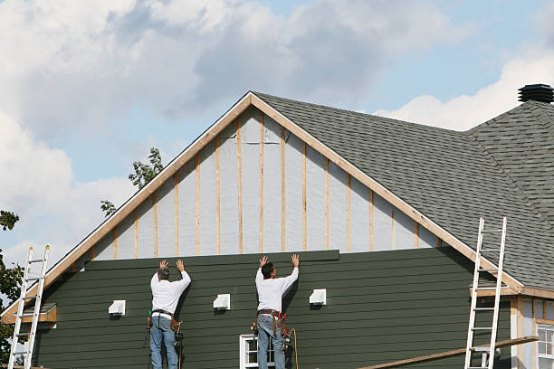 Professional Emergency Siding Repair technician working in Campbell, FL